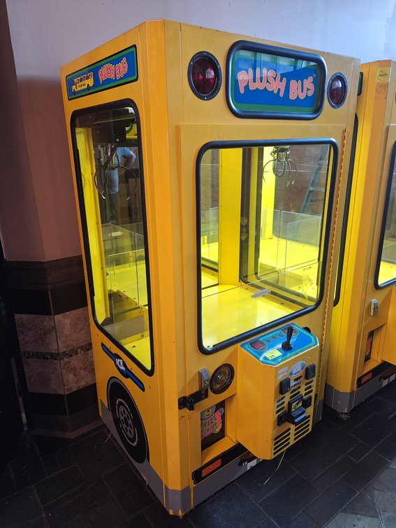 ICE - Plush Bus Crane Game