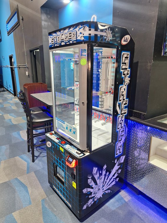 LAI GAMES - Stacker Club Prize Arcade Game