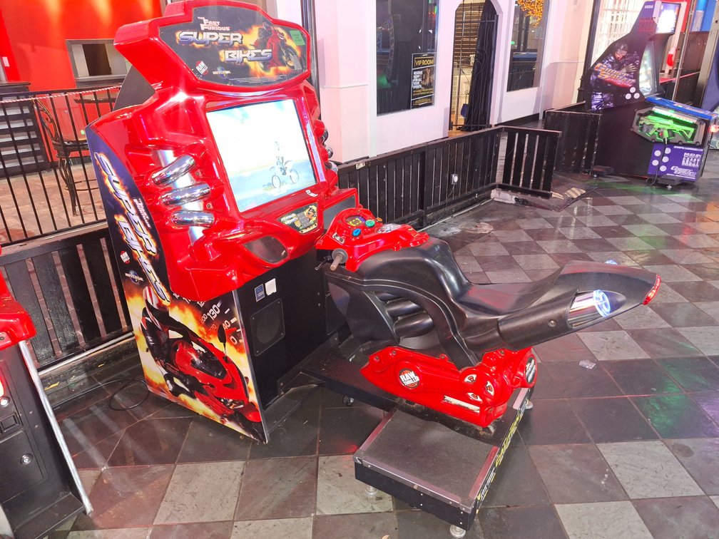 RAW THRILLS, INC. - The Fast and The Furious: Super Bikes Arcade Game