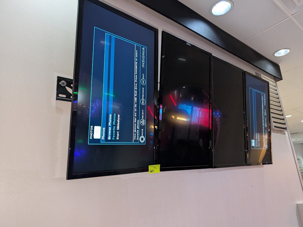 (4) INSIGNIA 32in Class TVs