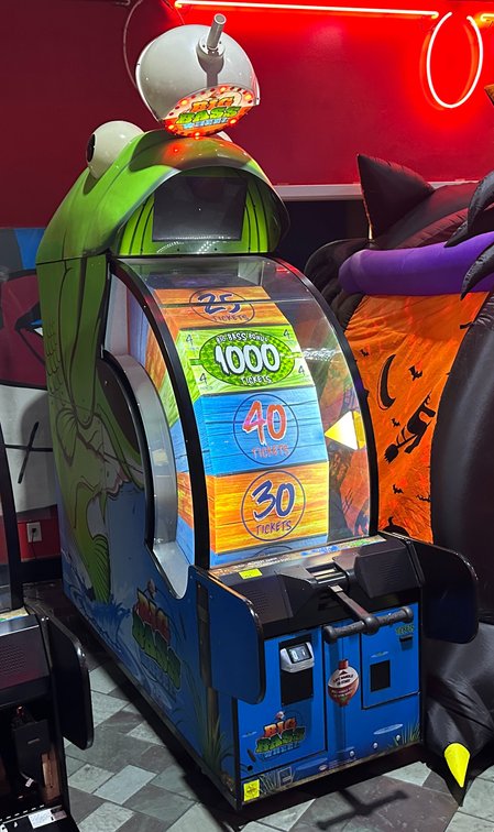 BAYTEK GAMES - Big Bass Wheel Arcade Game