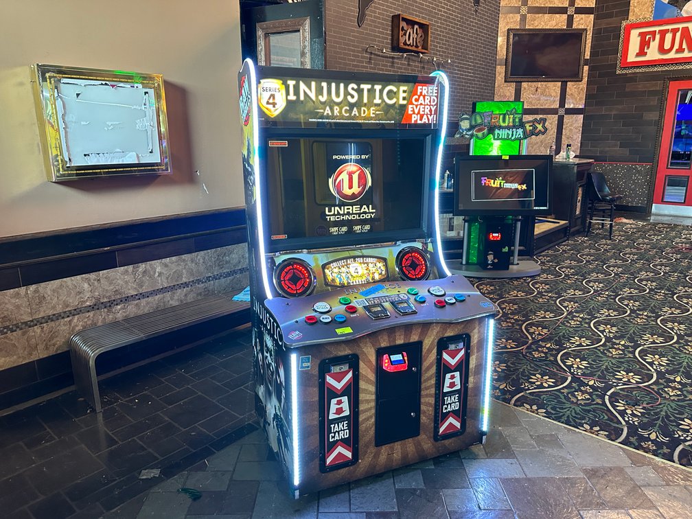 RAW THRILLS, INC. - Injustice Arcade Game