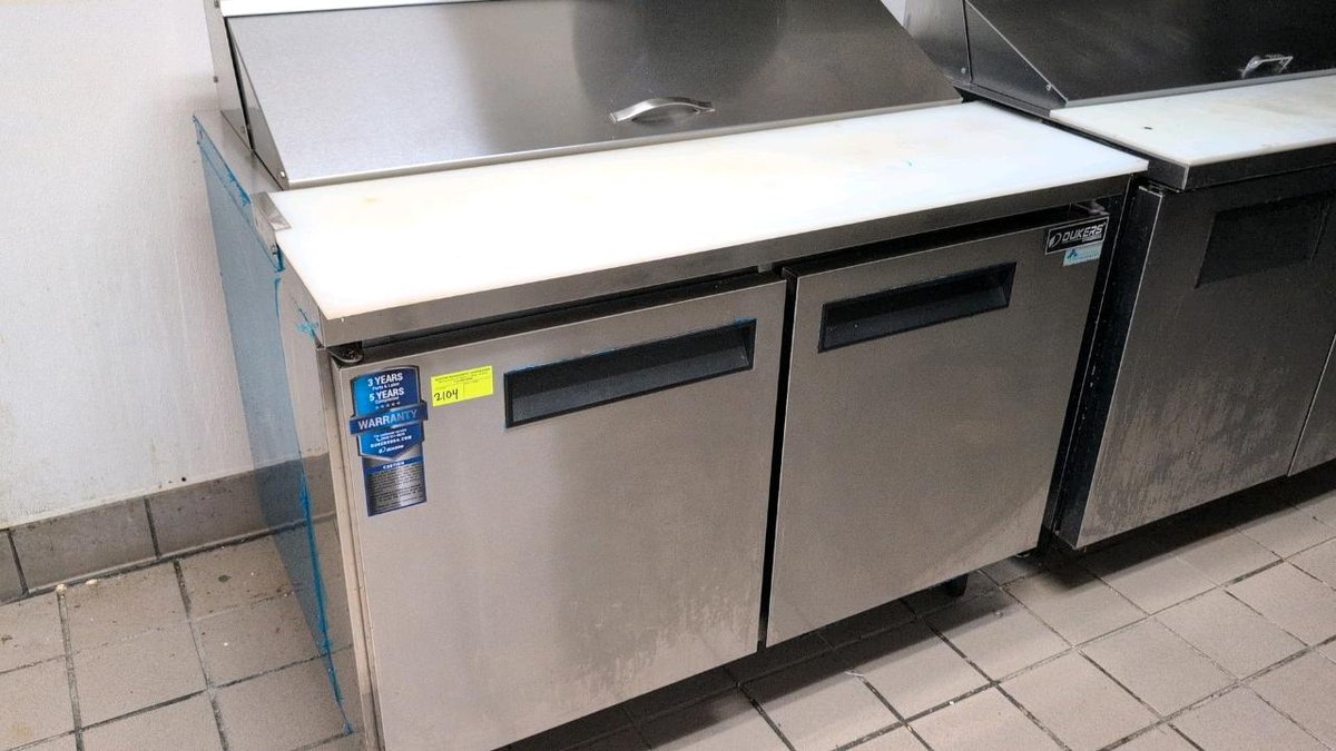 DUKERS Commercial Food Prep Table