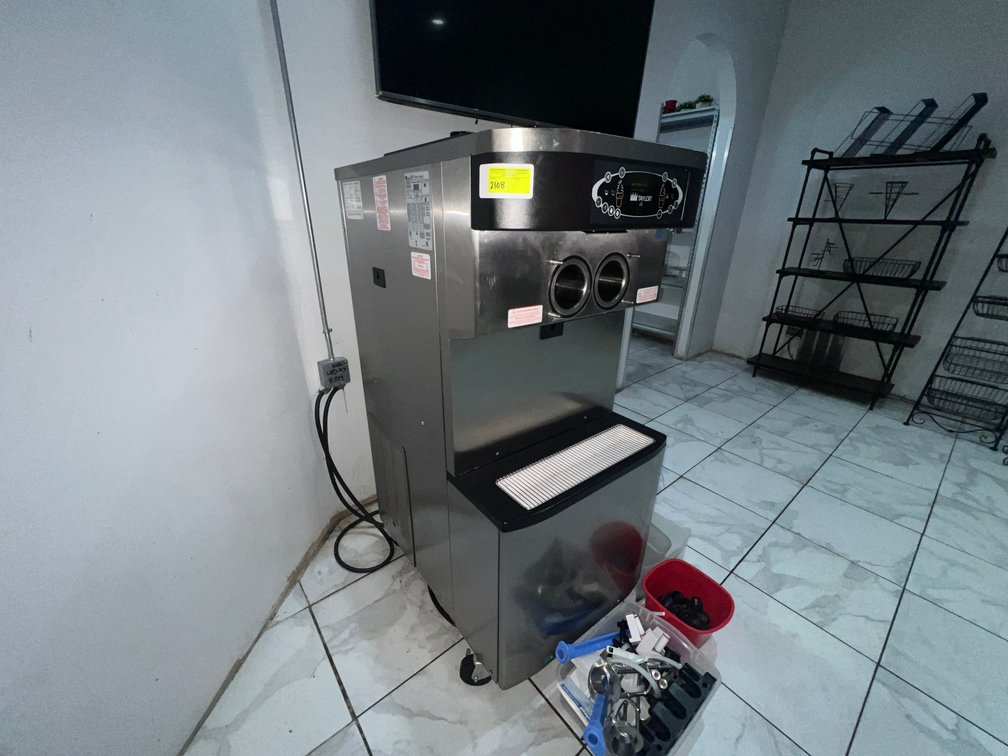 TAYLOR Twin-Twist Soft Serve Ice Cream Machine