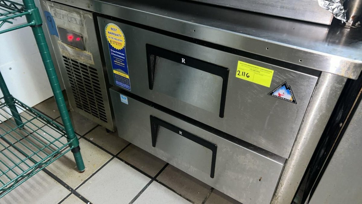 EVEREST Refrigerated Chef's Base