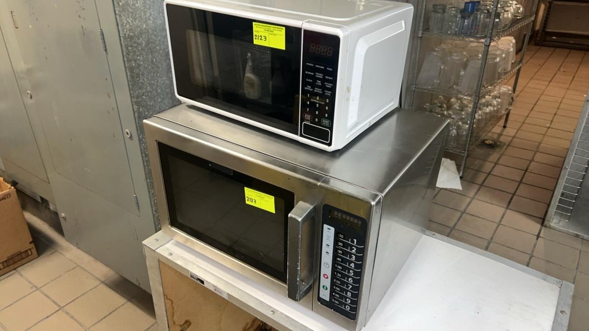 (3) Microwaves with Stand