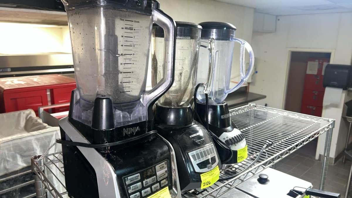 (3) Countertop Blenders