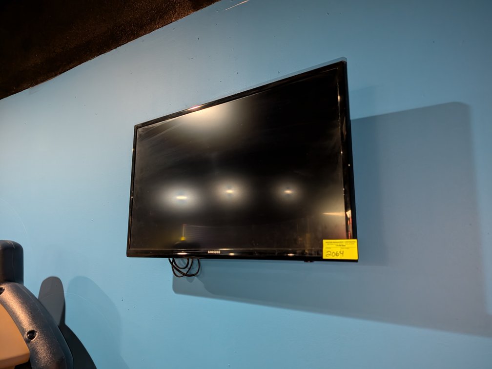 (2) SAMSUNG 32in Class TVS
