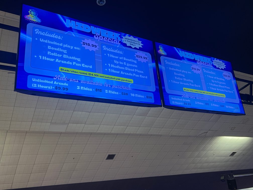 Group 2B: (8) 50" Samsung LED Monitors on Truss Lanes 9 - 16