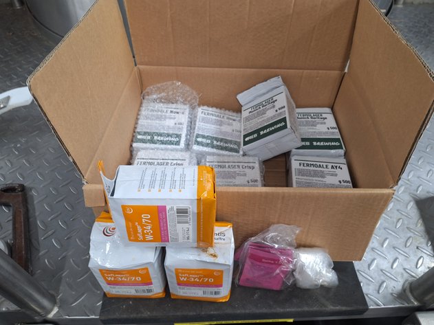 Image for Lot of Unopened Dry Yeast Pitches