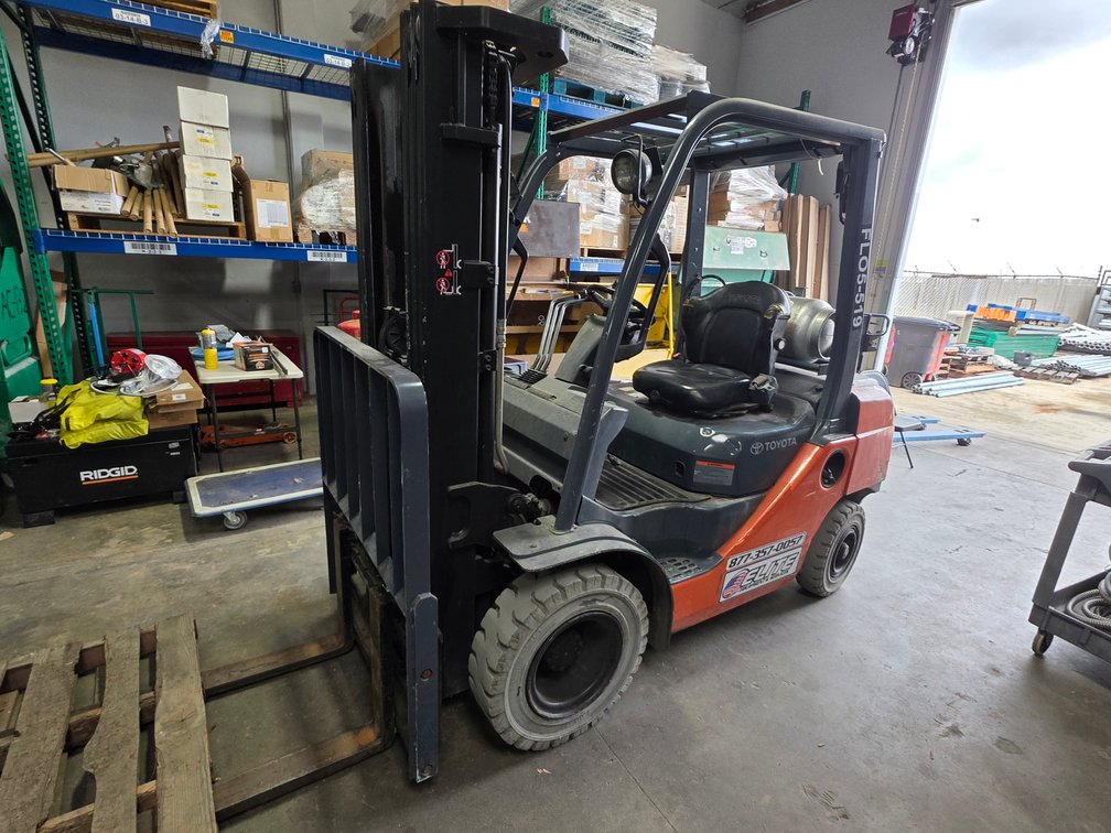 TOYOTA 4500LB Forklift 8fgu25