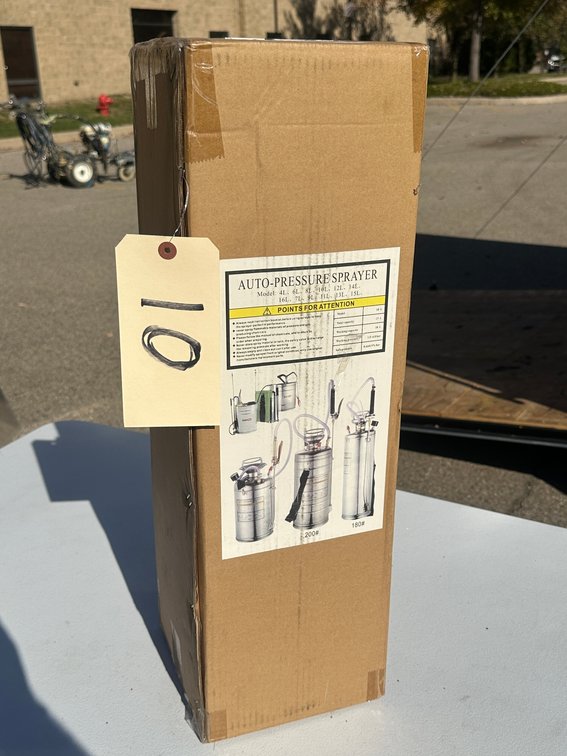 Model 10L Auto-Pressure Sprayer (NEW IN BOX)