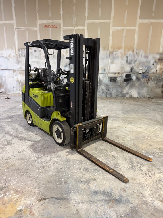 Forklift - CLARK Forklift