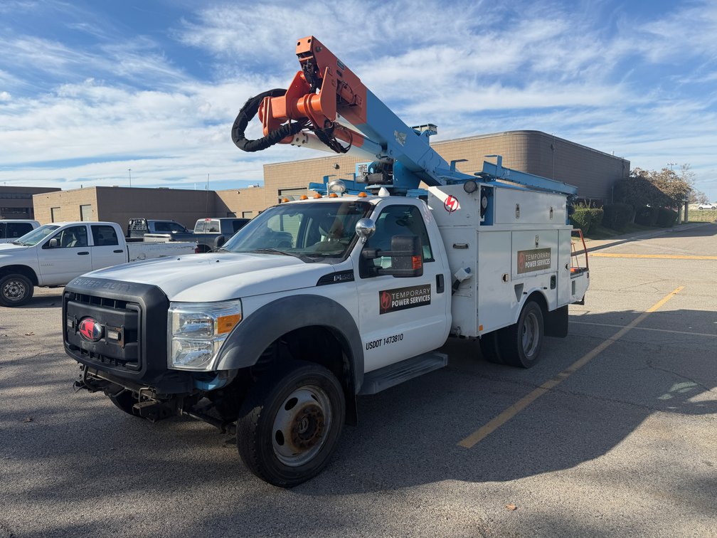 2011 FORD F-550 Super Duty Regular Cab 4WD Bucket Truck