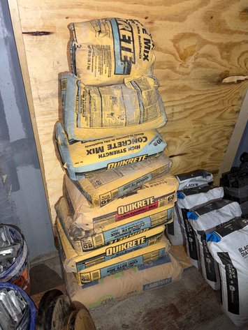 Image for (8) QUIKRETE Mix & LEHIGH Cement Bags