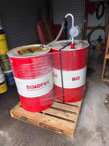 Image for (2) SINOPEC L-HM46 Hydraulic-Oil Drums with Pump