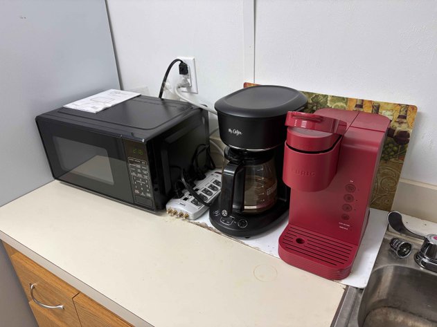 Image for (1) MAINSTAYS Microwave, (1) MR.COFFEE Coffee Maker, (1) KEURIG Coffee Maker