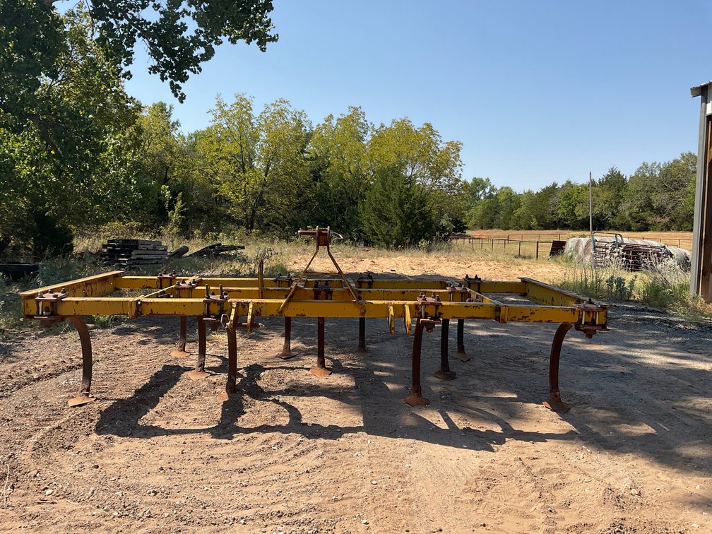 3-Point chisel Plow