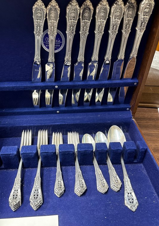 Sterling Silver Wallace Rose Point Flatware Set of Eight with Serving Spoon, 1007.3 Grams