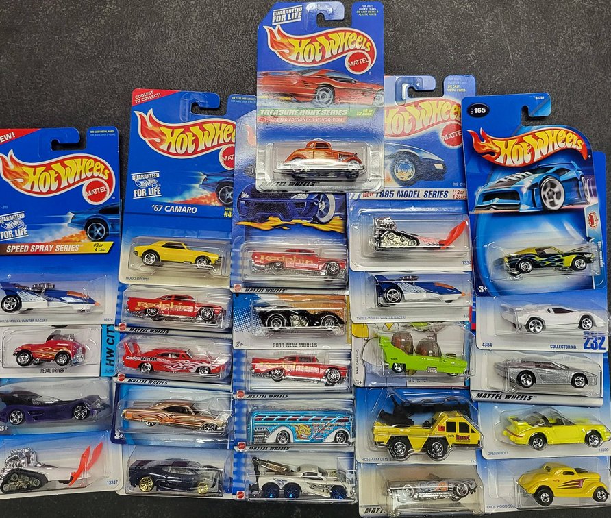 24 Hot Wheels Vehicles Plus 1 Treasure Hunt Series