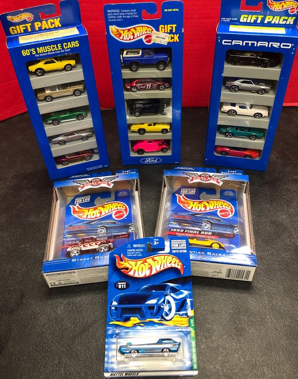 Hot Wheels Lot with 3 Gift Packs, 2 Final Runs, and Treasure Hunt