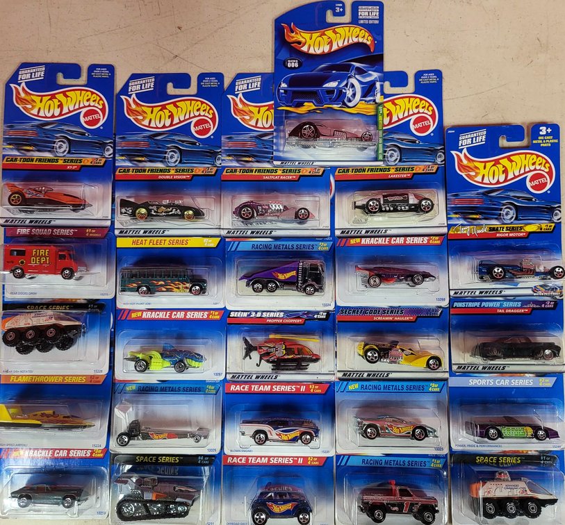 24 Hot Wheels Series Plus 1 Treasure Hunt Edition