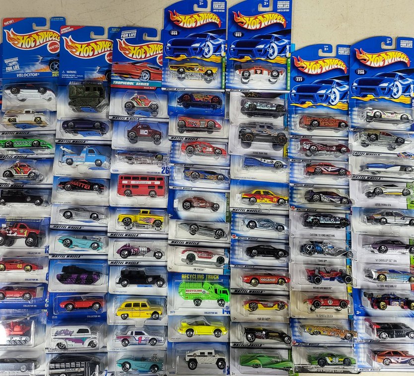 70 Hot Wheels Cars Plus 2 Treasure Hunt Series in Packaging