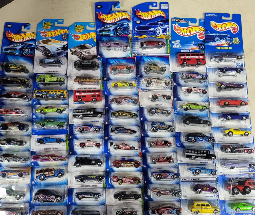 70 Hot Wheels Cars Plus 2 Treasure Hunt Series