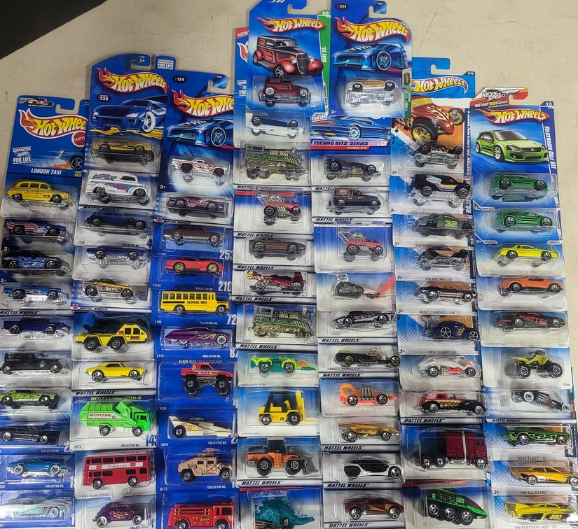 70 Hot Wheels Cars Plus 2 Treasure Hunt Series
