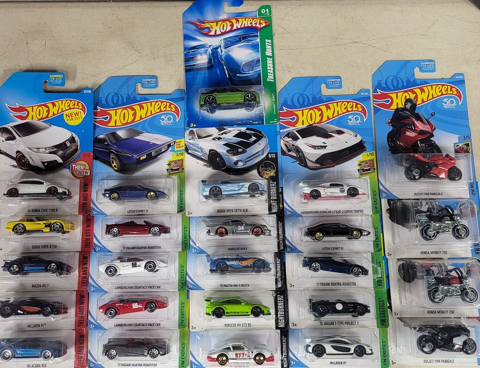 24 Hot Wheels Cars Plus 1 Treasure Hunt Series in Original Packaging
