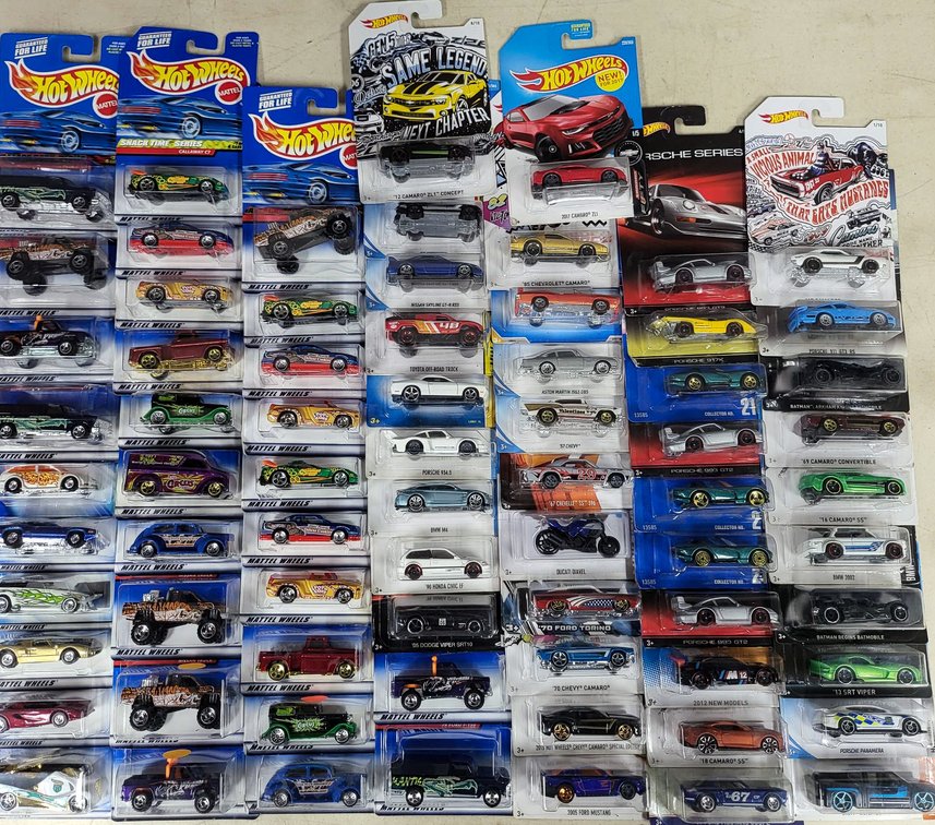 72 Hot Wheels Cars in Original Packaging