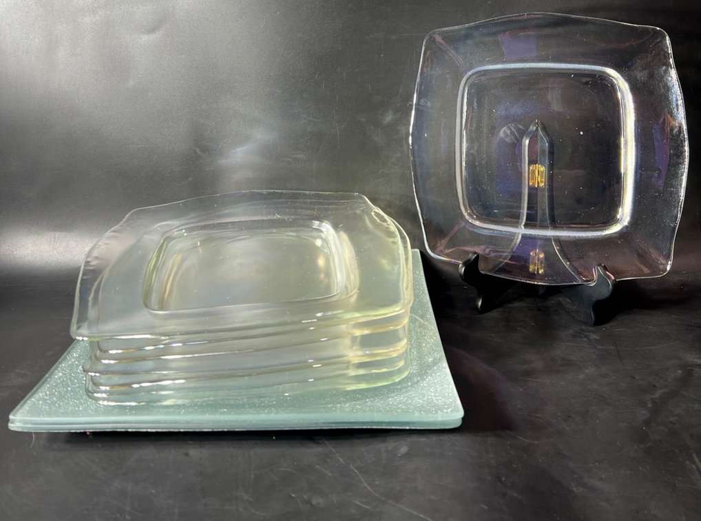 10 Decorative Square Glass Plates With Opaque and Shimmer Finishes