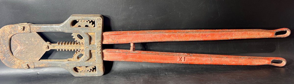 Vintage 8×39 Cast Iron Adjustable Pipe Wrench