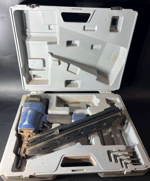 Central Pneumatic Contractor Series 21-Degree Framing Nailer with Case