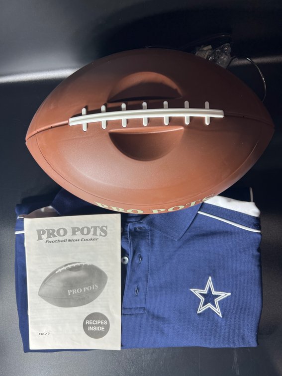 Pro Pots Football Slow Cooker with Dallas Cowboys Polo Shirt, Size L