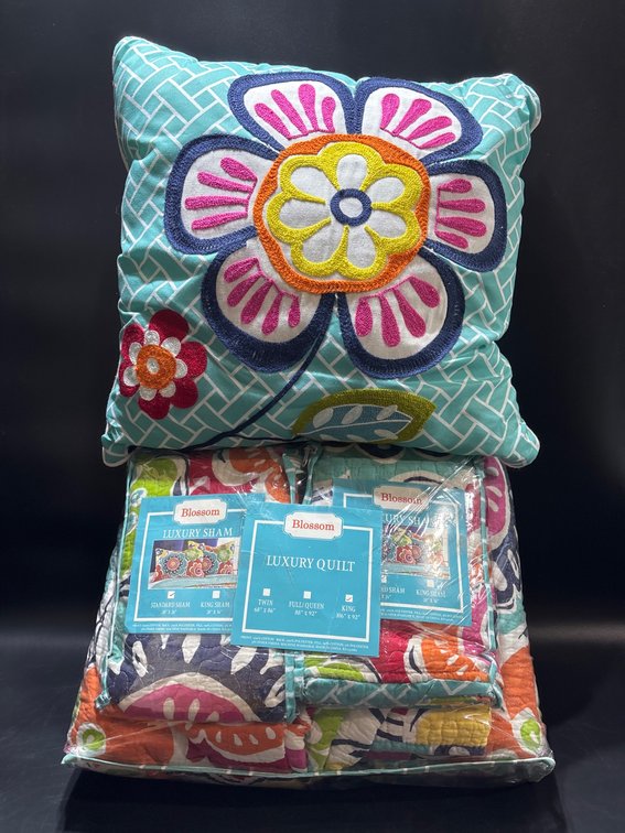 Blossom Luxury Quilt and Decorative Pillow Set with Floral Motif