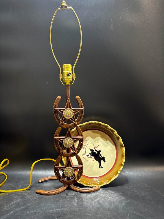 Western-Themed Lamp Base with Horseshoe Design and Decorative Ceramic Plate