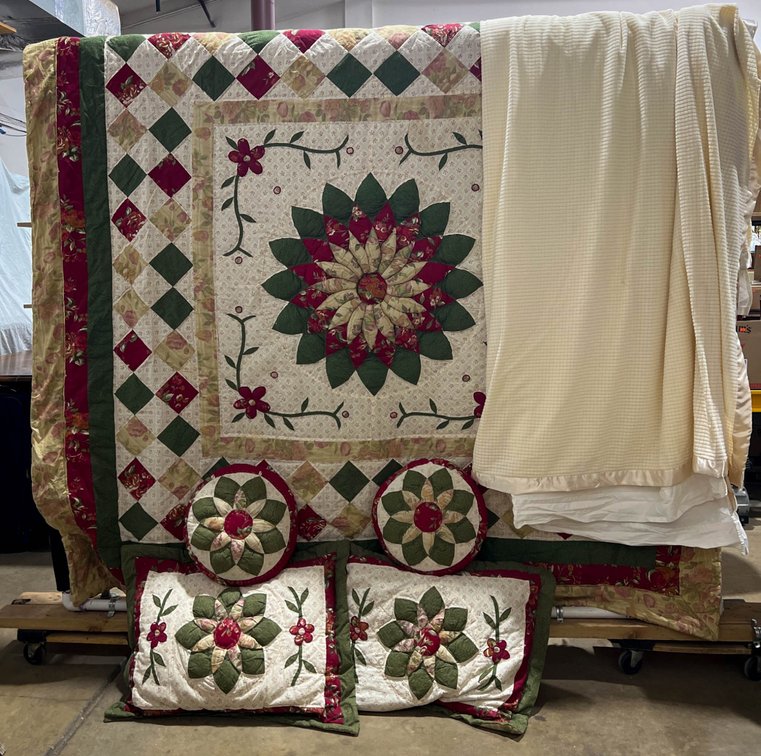 Patchwork Quilt Set with Two Round and Two Standard Pillows
