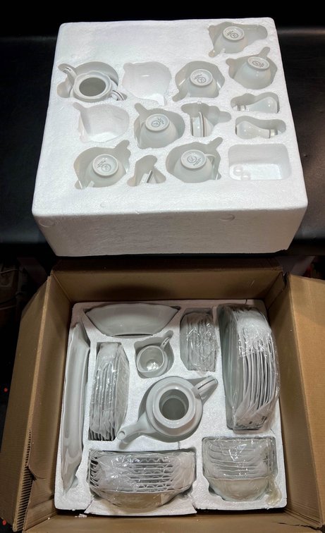Lorren Home Trends 57-Piece Victoria Fine Porcelain Dinnerware Set, Missing Two Tea Cups