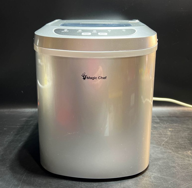 Magic Chef Countertop Ice Maker, Model HNIM27SV, Silver
