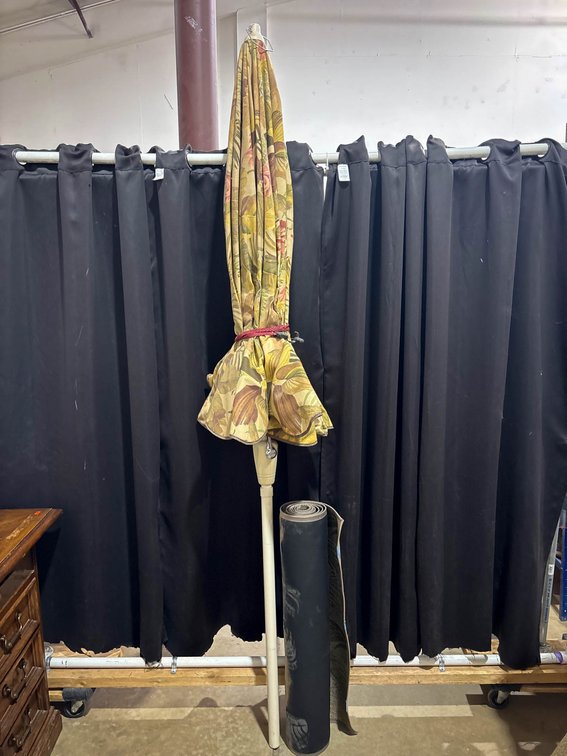 Floral Patio Umbrella with 84×32-Inch Mat