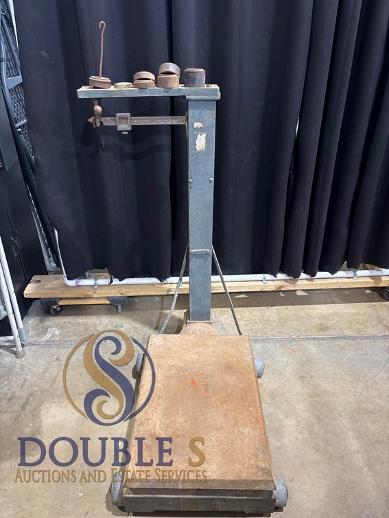 Howe Platform Scale with Weights, L=35” W=28” H=46”