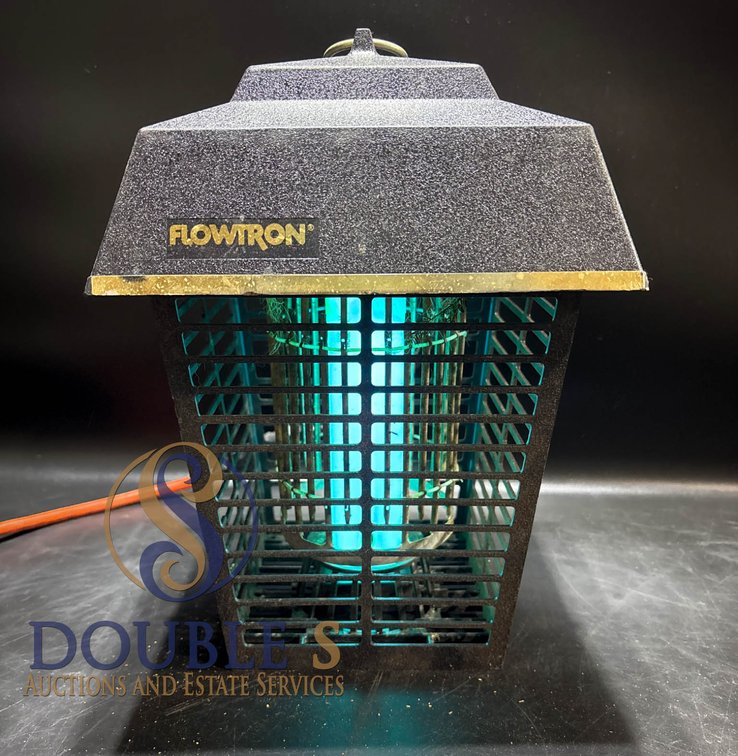 Flowtron Electric Bug Zapper with Black Metal Housing
