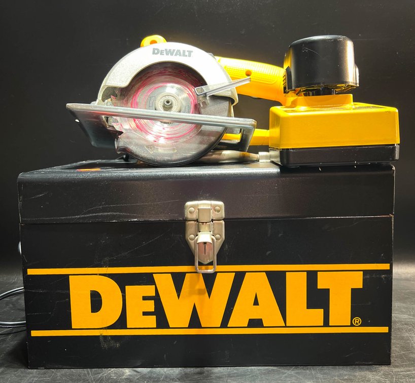 DeWalt Cordless Circular Saw with Charger, Battery, and Case
