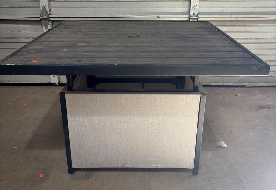 Square Outdoor Table with Metal and Wood Elements Measuring 41″ x 41″ x 26″