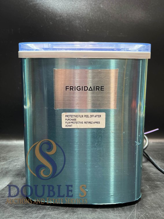 Frigidaire Countertop Ice Maker with Accessories