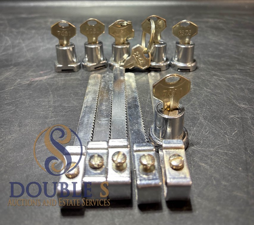 Metal Locking Bars with Keys for Cabinets or Drawers