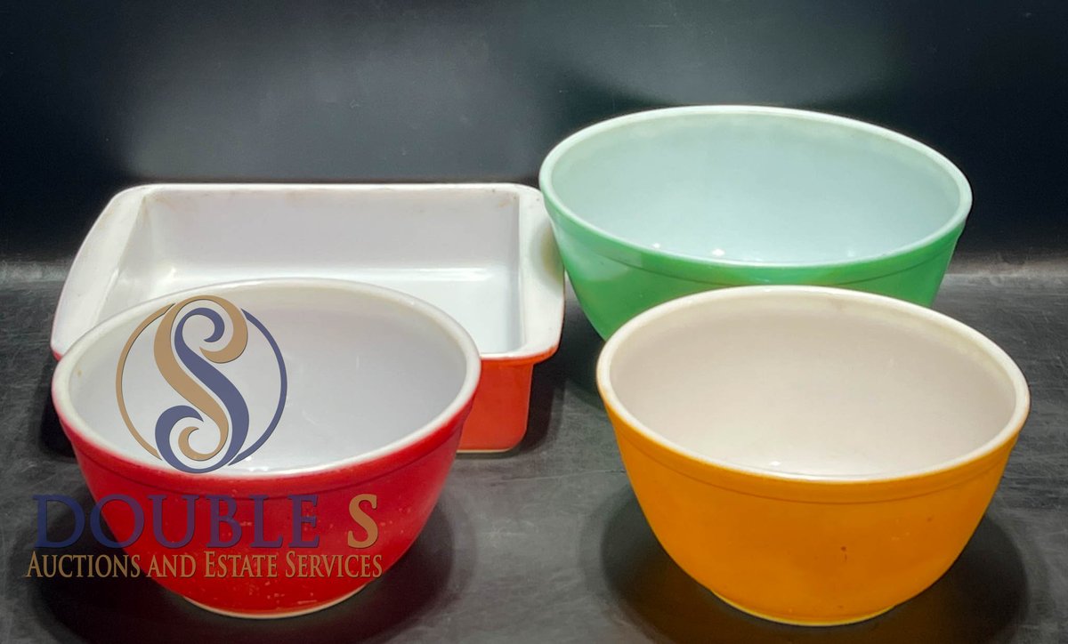 Pyrex Mixing Bowls and Baking Dish Set