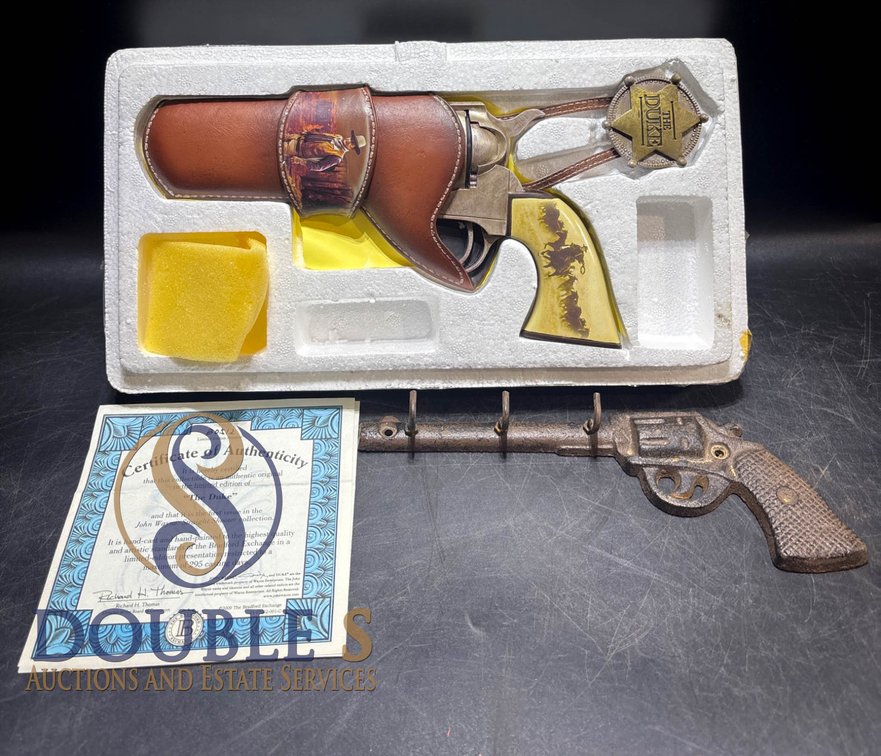 John Wayne 'The Duke' Limited Edition Bradford Exchange Revolver Replica