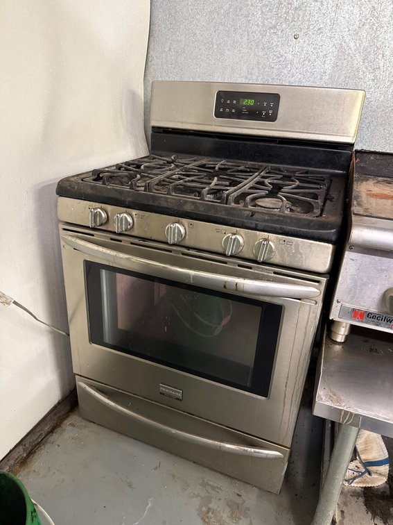 Frigidaire Gallery 5 Burner Gas Stove With Stainless Steel Finish
